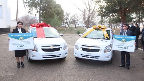 Науаи облысында екі оқытушыға  Cobalt автомобилі тарту етілді