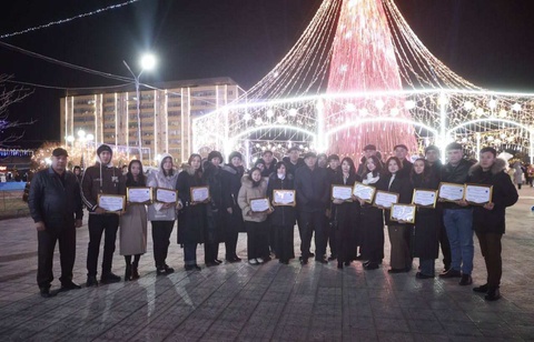 «Дослық майданы» нда жаңа жыл илажлары көтериңки руўхта даўам етпекте