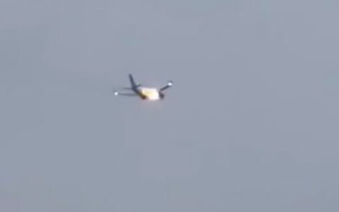 Дар Денвер ҳавопаймо бинобар дар муҳаррик қарор гирифтани як хӯргӯш изтирорӣ фуруд омад