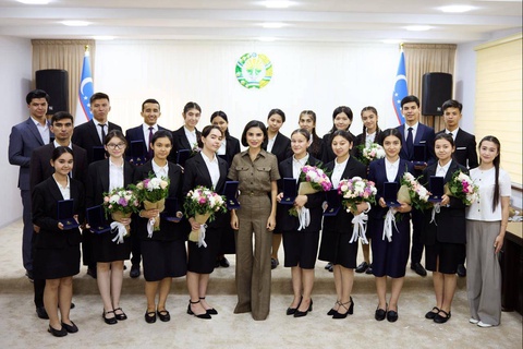Saida Mirziyoyeva presented gold medals to graduates and handed over new school buses in the Samarkand region