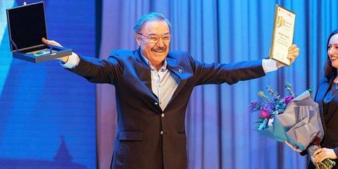Рустам Сагдуллаев получил международную награду «Жизнь в кино» на кинофестивале «Западные ворота»
