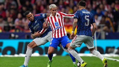 Почему Данни Маккели отменил пенальти в матче «Атлетико» и «Арсенала»?