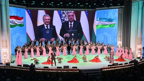 Ўзбекистон ва Тожикистон Президентлари санъат усталарининг қўшма концертида иштирок этдилар