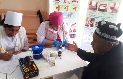 Сирдарёда «Мен қондаги қанд миқдорини текширдим. Сизчи?» акцияси ўтказилди