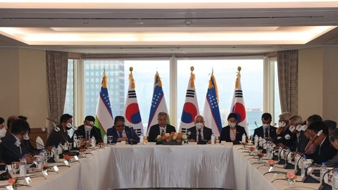 Сеулде Өзбекстандағы конституциялық реформаларға арналған дөңгелек үстел сұхбаты өтті