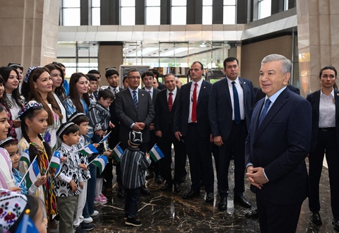 Президенти кишвари мо дар Анқара бо ҳамватанон мулоқот кард