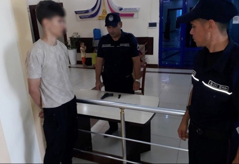 Fuqaro qurollangan holatda bankka kirishga urindi