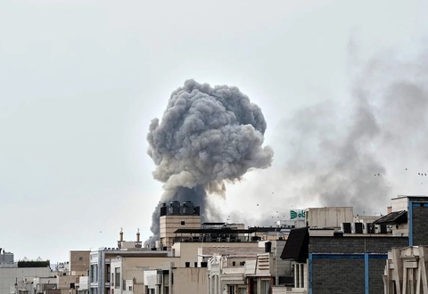 Здание гостелерадиокомпании Ирана подверглось авиаударам