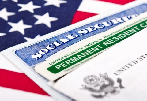 AQSh “Green Card” dasturini vaqtincha to'xtatadi