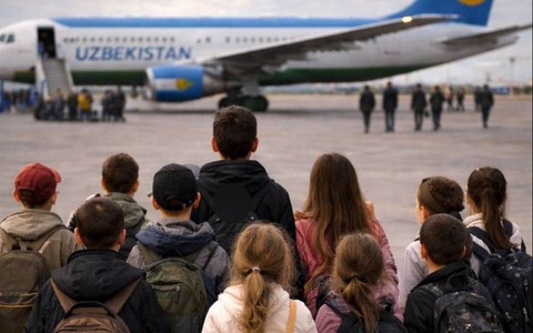 Хорижда ота-она қарамоғисиз қолган 26 нафар бола Ўзбекистонга қайтарилди