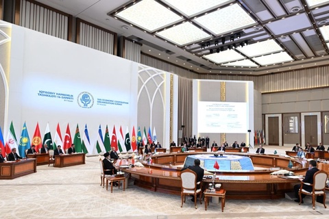 Shavkat Mirziyoyev IHT sammitida “Iqtisodiy hamkorlikning strategik maqsadlari – 2035” konseptual hujjatini ishlab chiqishni taklif qildi