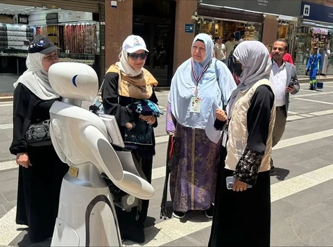 Saudiya Arabistonida ziyoratchilar uchun robotlar ishga tushirildi