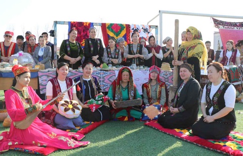 Байрам илажлары халық сейилине айланды