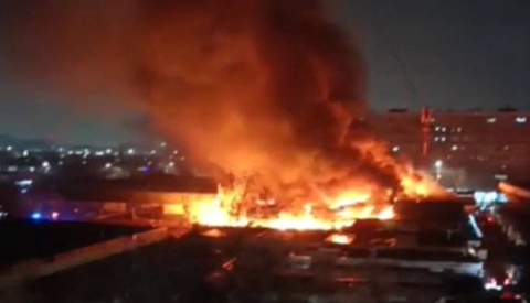 В Ташкенте на рынке «Авиасозлар» произошел крупный пожар