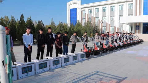 Zarur jihozlar topshirildi