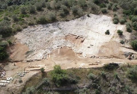 На греческом острове нашли останки театра возрастом 2700 лет