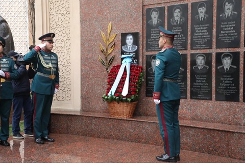 Қаҳрамон хотираси абадий: Ҳосилбек Эшназаровга бағишланган ёдгорлик мажмуаси очилди