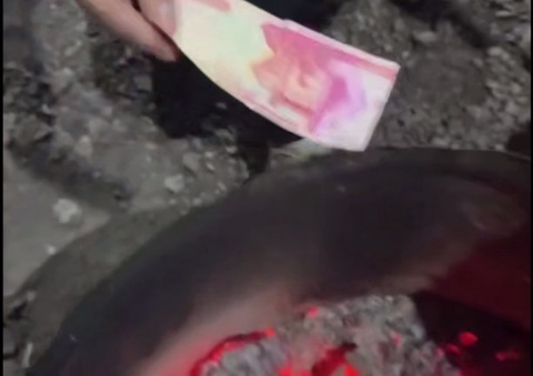 Ўзбек сўмини ёққан хорижлик бўйича суриштирув олиб борилмоқда