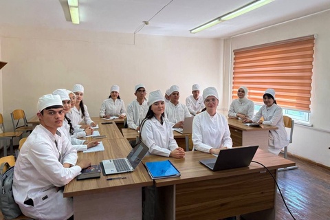 Устоз ибрати — илм ва инсонпарварлик тимсоли