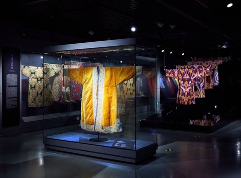 Хитойда Осиё либослари кўргазмаси бўляпти