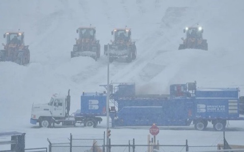 AQShda rekord darajada qor yog'di: bir millionta uy elektrsiz qoldi