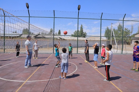 "Besh tashabbus olimpiadasi" g‘oliblarining mahallalariga sport maydonchalarini qurib berilmoqda