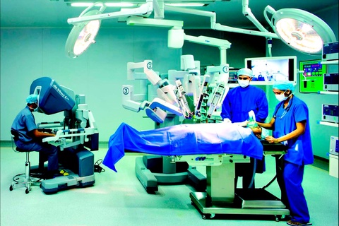 Тиббиётда робот технологиялар ёрдамида мураккаб амалиётлар муваффақиятли бажарилмоқда