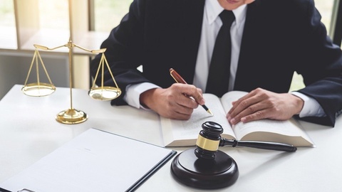 Advokatlik litsenziyasini olishda yuridik mutaxassislik bo‘yicha 2 yillik ish staji talabi bekor qilinadi