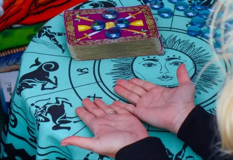 Tajik citizens will be fined for contacting fortune tellers