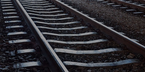 Тошкент шаҳрида юк поезди 22 ёшли йигитни уриб юборди, оқибатида у ҳалок бўлди