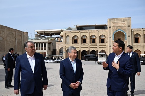 O‘zbekiston va Tojikiston yetakchilari Buxoroning diqqatga sazovor joylarini tomosha qildilar