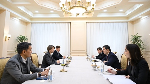 Шерзод Асадов «Alash Media Group» бас директоры Зәуре Қазыбаевамен кездесті