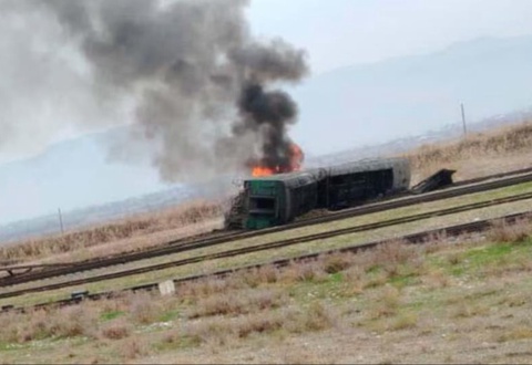 Грузовой поезд с топливом сошел с рельсов в Яванском районе Таджикистана