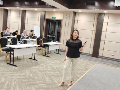 Дәрігерлер әйелдерге тиімді кеңес беруді үйренуде