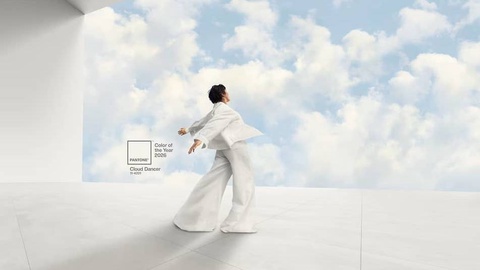 Pantone назвал белый оттенок Cloud Dancer цветом 2026 года