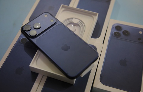 Namangan aeroportida 160 mln soʻmlik “iPhone 17”lar musodara qilindi