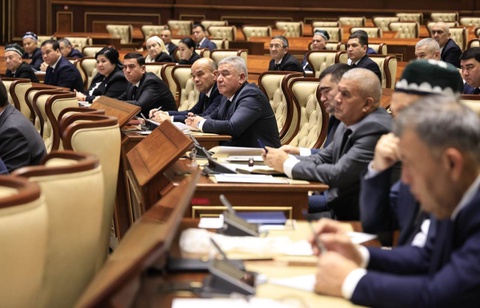 В Сенате продолжаются учебные семинары для председателей районных (городских) Кенгашей народных депутатов и хокимов