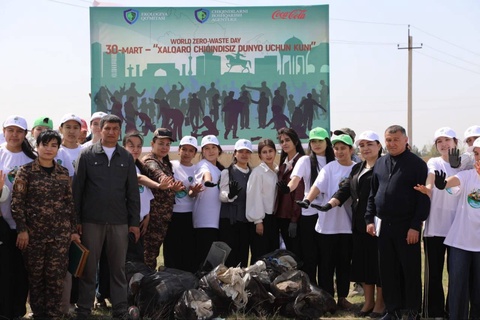 Навоийцы поддержали масштабную экологическую акцию по плоггингу «За мир без отходов!»