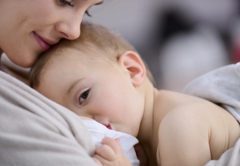 Баланы емшек сүтінен қашан және қалай ажыратуға болады?