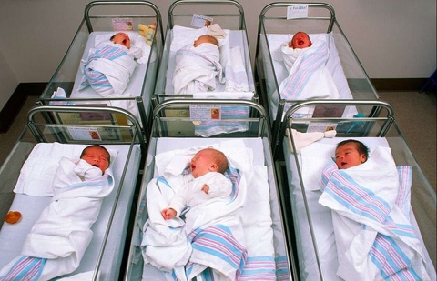 Неліктен әлемде сәбилердің тууы күрт азайды?