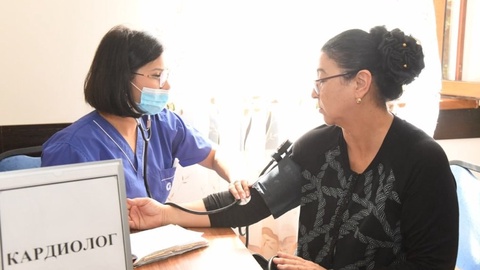 Мектеп мұғалімдері мен балабақша тәрбиешілері тегін медициналық көмек алады