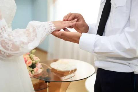 В Узбекистане устанавливается ответственность за призыв к вступлению в брак с несовершеннолетними