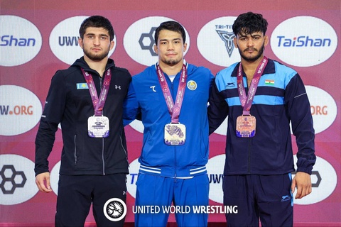 Молодые борцы Узбекистана завоевали 4 медали на старте чемпионата Азии по греко-римской борьбе