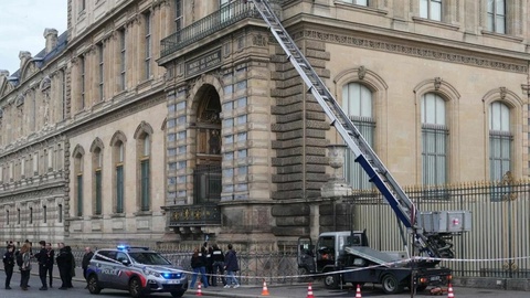 There was a robbery at the Louvre