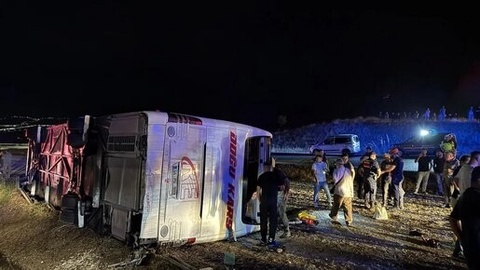 Туркияда автобус ҳалокатга учради, оқибатда 40 киши жароҳат олди