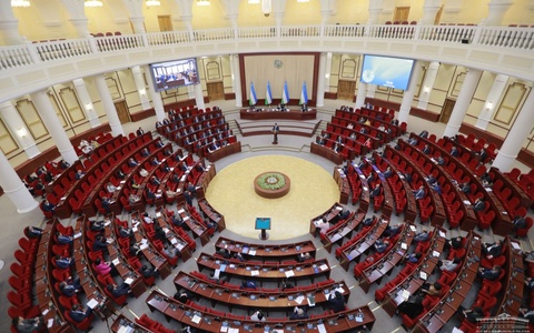 "Манфаатлар тўқнашуви тўғрисида"ги қонун лойиҳаси маъқулланди