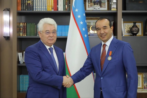 Озодбек Назарбековке  Қырғызстанның халық әртісі құрметті атағы берілді