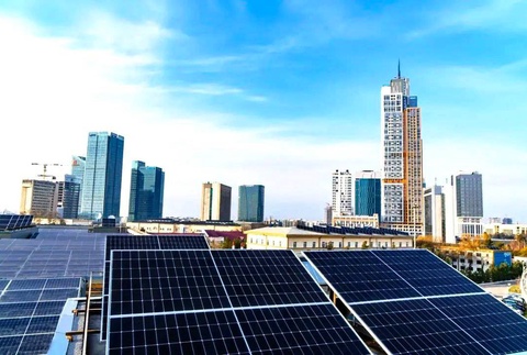 Өзбекстанда улыўма қуўатлылығы дерлик 2 ГВт болған 141 мыңнан аслам қуяш панеллери орнатылды