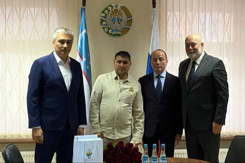 В Санкт-Петербурге Хайрулло Ибадуллаеву вручили медаль «Жасорат» за спасение ребенка