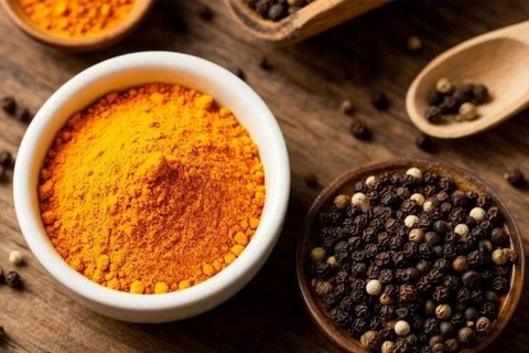 Куркума с перцем - щит для сердца: ученые назвали неожиданную пользу специй